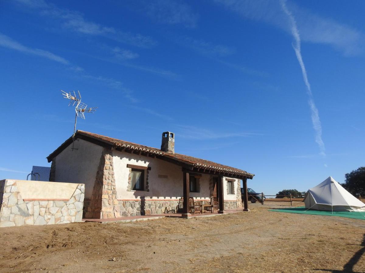 Eco-Lodge En La Reserva Privada Campanarios De Azaba - Proyecto De Conservacion Espeja Eksteriør billede
