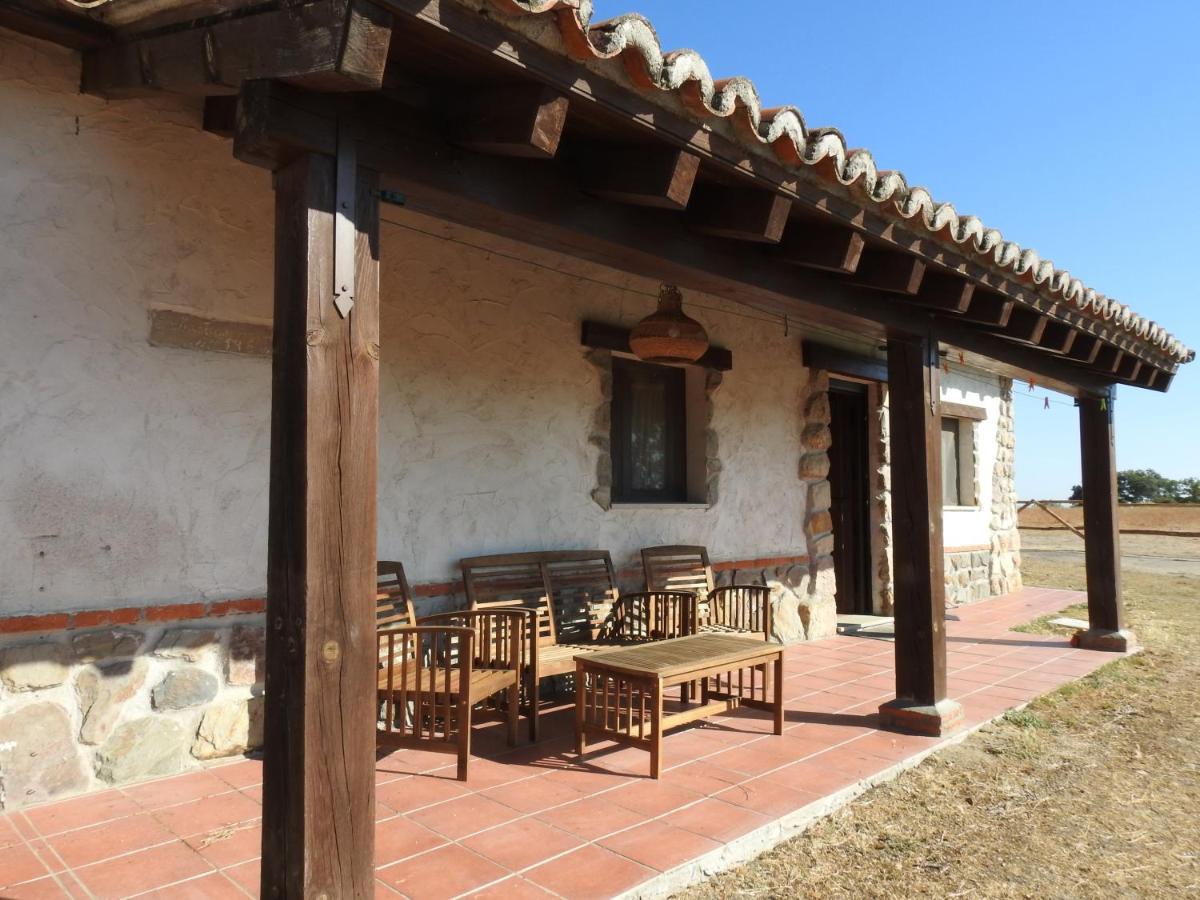 Eco-Lodge En La Reserva Privada Campanarios De Azaba - Proyecto De Conservacion Espeja Eksteriør billede