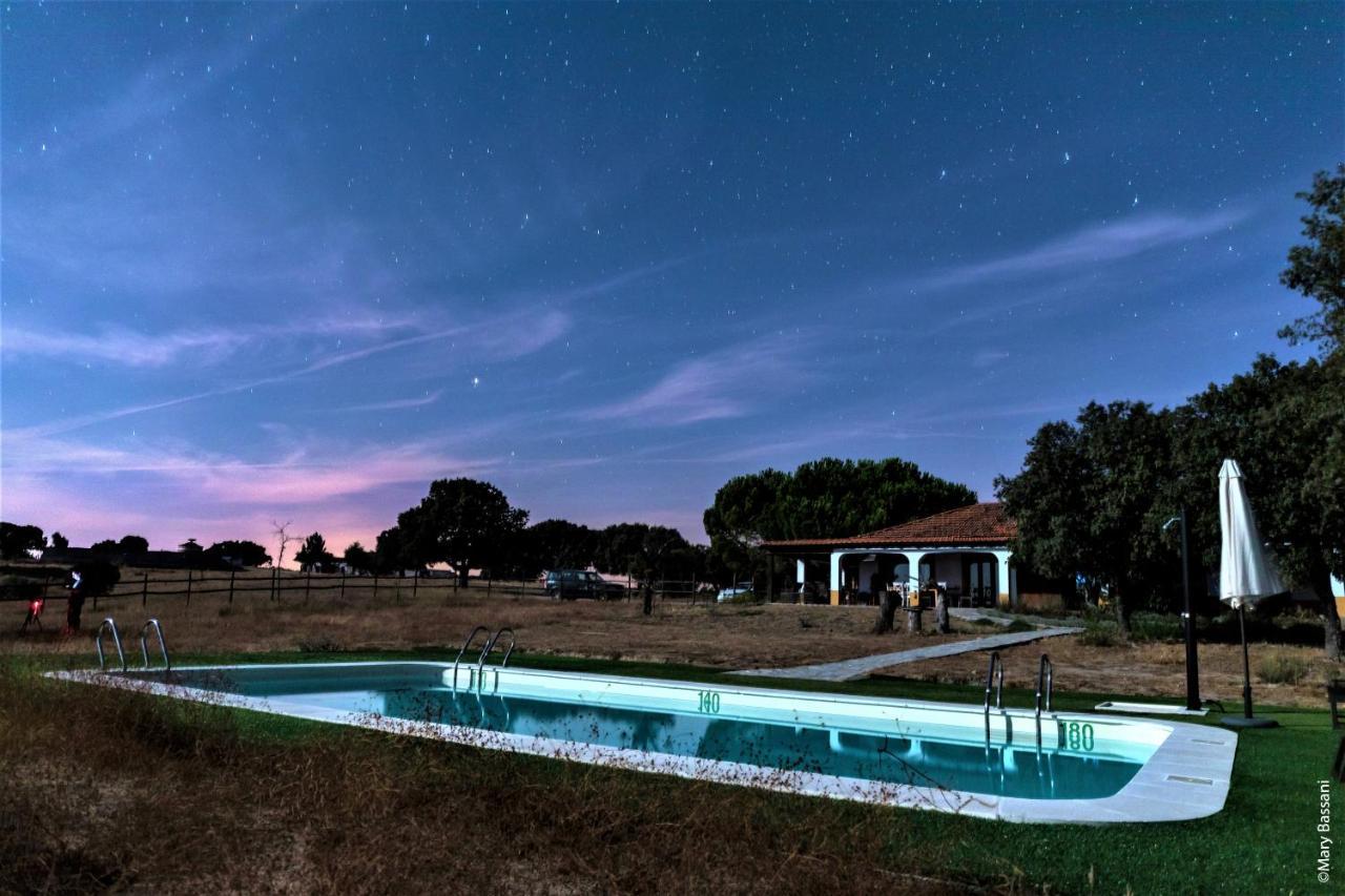 Eco-Lodge En La Reserva Privada Campanarios De Azaba - Proyecto De Conservacion Espeja Eksteriør billede