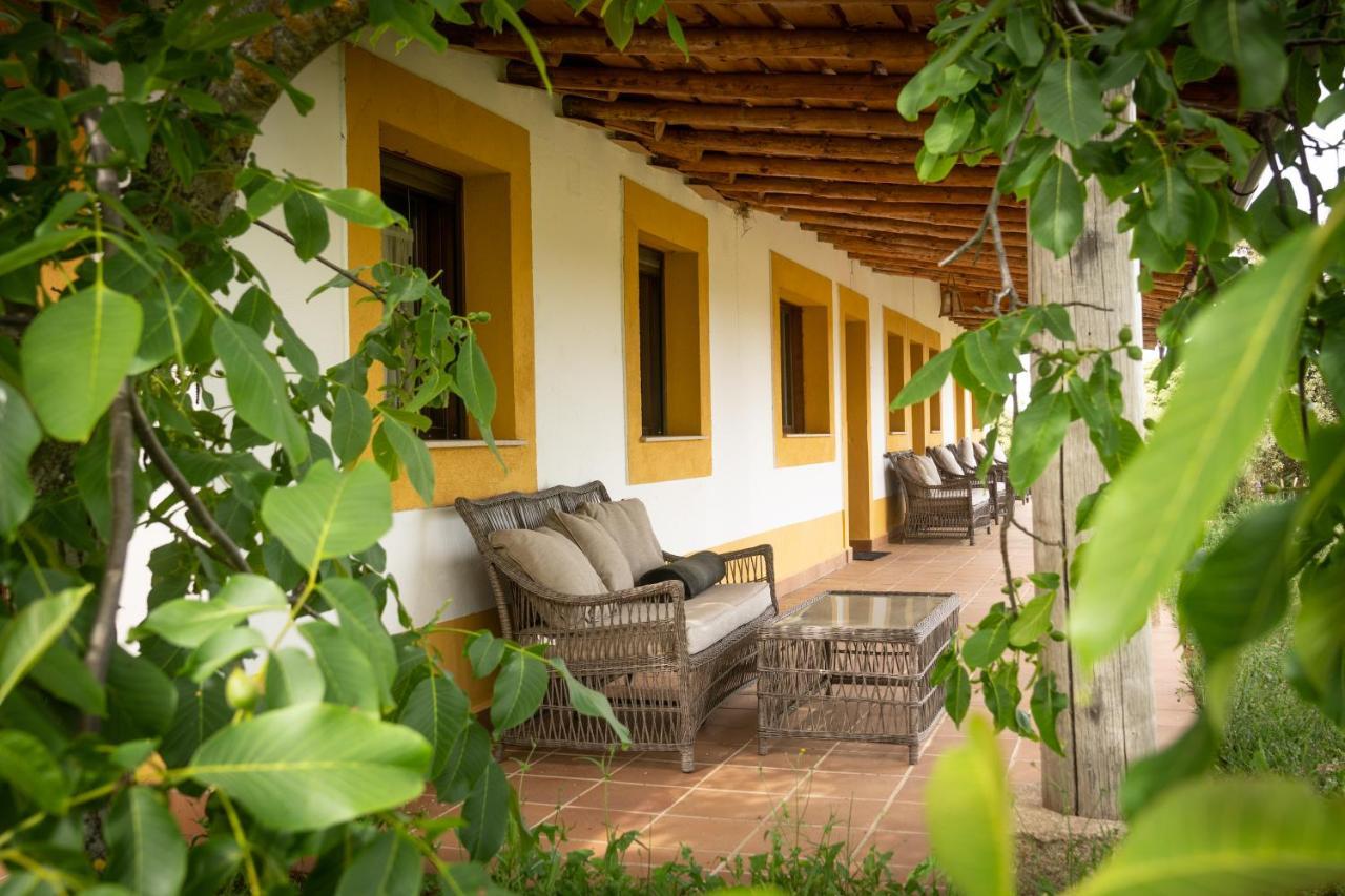 Eco-Lodge En La Reserva Privada Campanarios De Azaba - Proyecto De Conservacion Espeja Eksteriør billede