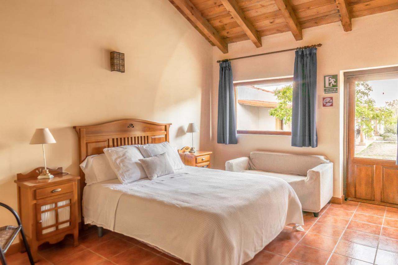Eco-Lodge En La Reserva Privada Campanarios De Azaba - Proyecto De Conservacion Espeja Eksteriør billede