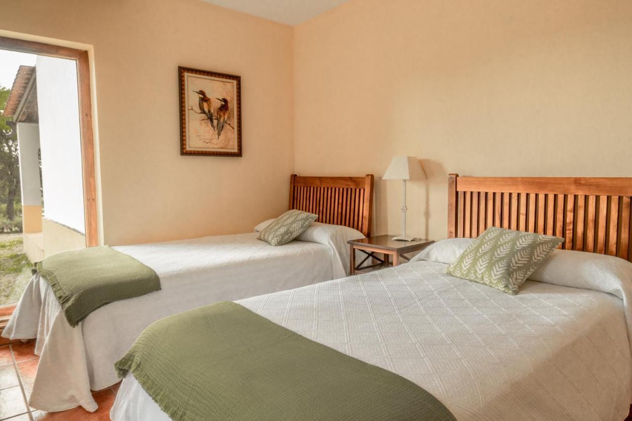 Eco-Lodge En La Reserva Privada Campanarios De Azaba - Proyecto De Conservacion Espeja Eksteriør billede