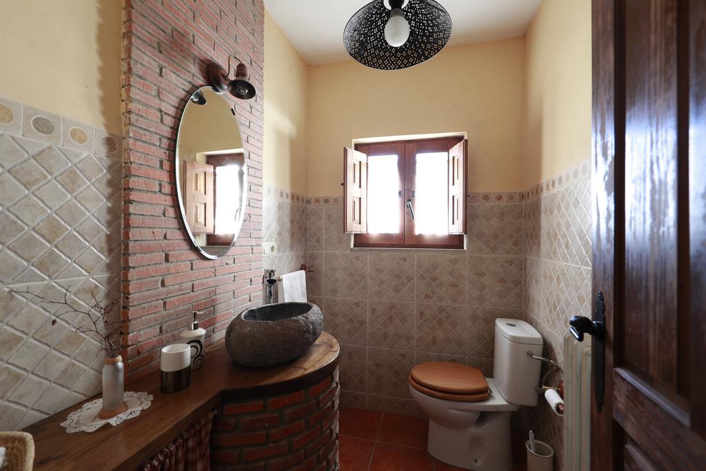 Eco-Lodge En La Reserva Privada Campanarios De Azaba - Proyecto De Conservacion Espeja Eksteriør billede