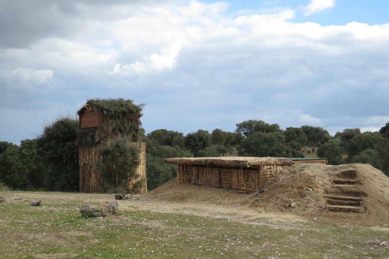 Eco-Lodge En La Reserva Privada Campanarios De Azaba - Proyecto De Conservacion Espeja Eksteriør billede
