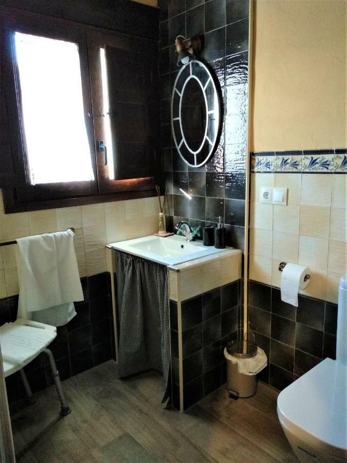 Eco-Lodge En La Reserva Privada Campanarios De Azaba - Proyecto De Conservacion Espeja Eksteriør billede